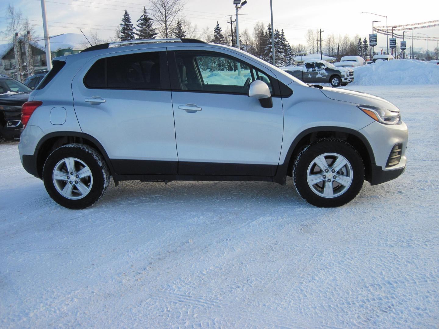 2021 silver /black Chevrolet Trax LT AWD (KL7CJPSM0MB) with an 1.4L L4 DOHC 16V engine, 6A transmission, located at 9530 Old Seward Highway, Anchorage, AK, 99515, (907) 349-3343, 61.134140, -149.865570 - Photo#2